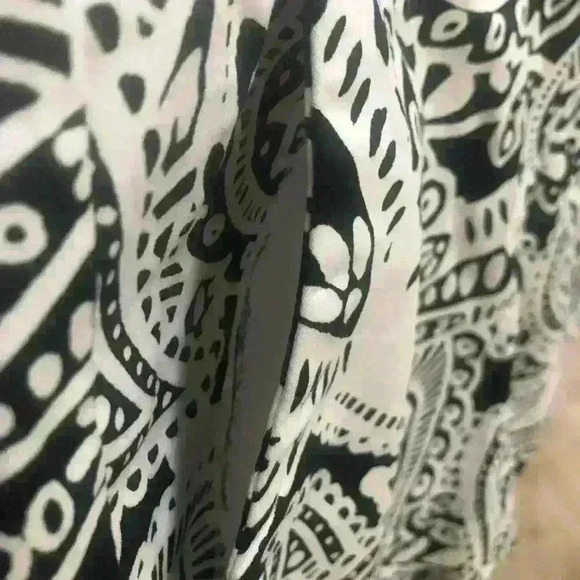 KENZIE MICRO SHORTS BLACK/WHITE SPRING SUMMER CASUAL PAISLEY PRINT SZ 8 - Picture 3 of 7